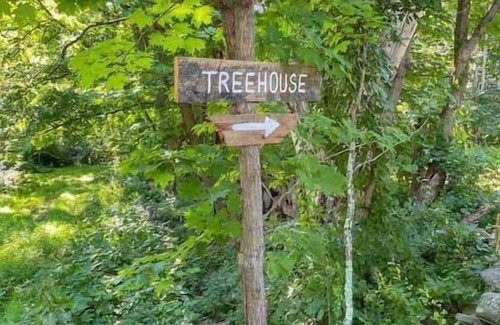 Hyde Park Cabin | Hudson Valley Treehouse With Outdoor Bathtub