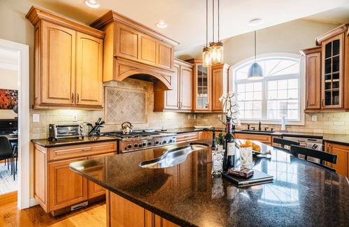 Hopewell Junction House | Hudson Valley getaway: hot tub/pool/home office/family friendly/75 min from NYC