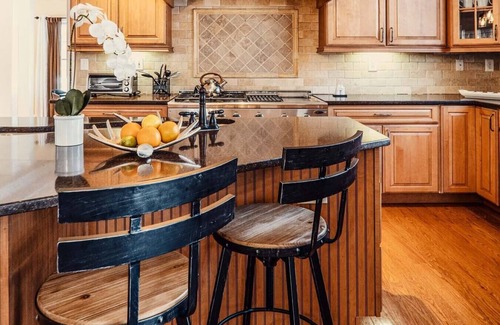 Hopewell Junction House | Hudson Valley getaway: hot tub/pool/home office/family friendly/75 min from NYC