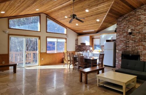 Bongpyeong Ski Chalet | Hue 700