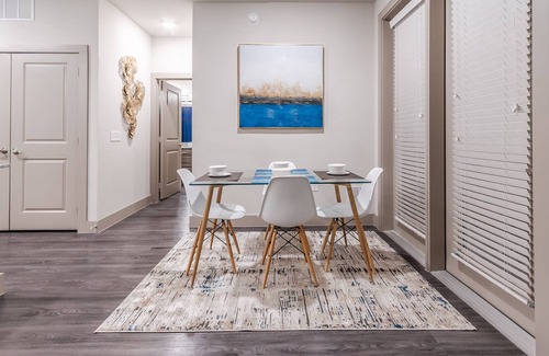Farmers Branch Apartment | 🔹Hue of Blue🔹: King Bed👑 |Fast WiFi| + more!