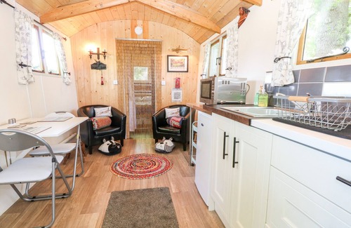 East Dereham Cottage | HUGATREE, romantic, character holiday cottage in Litcham