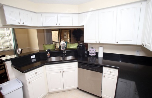 Palm Beach Gardens Apartment | Huge 1 Bedroom (6 Month lease Min.)