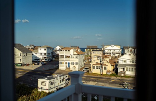 Salisbury Beach House | Huge 3BR, 3Bath, 2000 sqft. short walk to beach