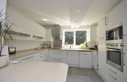 Merchiston House | Huge 4 bed apartment with balcony