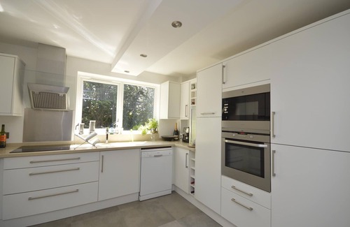 Merchiston House | Huge 4 bed apartment with balcony