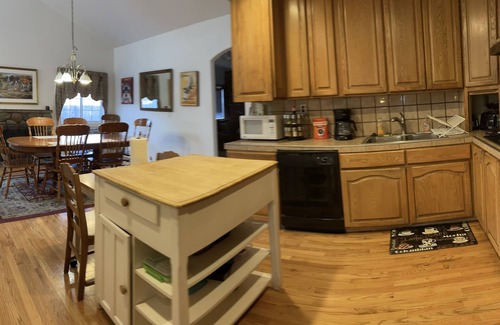 Santa Maria House | Huge 4 Bedroom Centrally Located in Wine Country-Pismo-Santa Barbara-Solvang