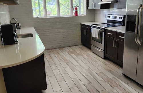 Downtown Hartford Apartment | Huge 4-bedroom LOFT with WiFi, and AC in amazing Pratt Street,