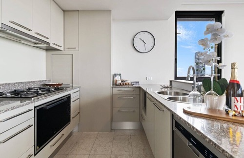 Brisbane Central Business District Apartment | Huge 4 Bedroom Sub Penthouse|Rare Ocean Views