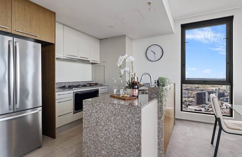 Brisbane Central Business District Apartment | Huge 4 Bedroom Sub Penthouse|Rare Ocean Views