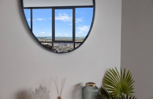 Brisbane Central Business District Apartment | Huge 4 Bedroom Sub Penthouse|Rare Ocean Views
