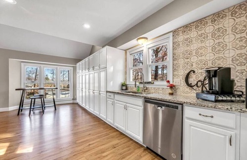 Kernersville House | Huge 4 BR Home! Sleeps 12- close to Everything!