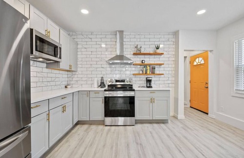 East Allegheny House | HUGE 4BR | Game Room | Fireplace