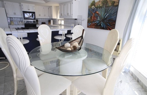 Las Gaviotas House | Huge 5 Bedroom 5 bath with awesome view of surf point
