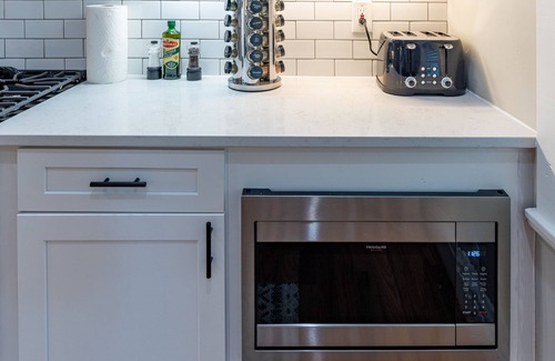 Shaw House | HUGE 5 Bedroom Beautiful Historic Renovated Home Shaw- Great for Families/Groups