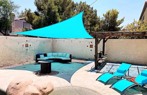 Green Valley House | Huge 5 Bedroom w/Pool close to strip