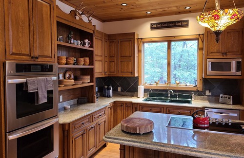 Greentown House | *HUGE 5000SF* Lake Wallenpaupack 250FT Lakefront,Beach Sleeps 12 +Boats included