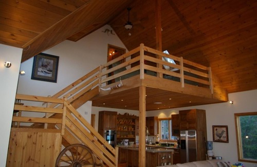 Greentown House | *HUGE 5000SF* Lake Wallenpaupack 250FT Lakefront,Beach Sleeps 12 +Boats included