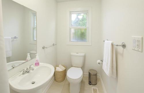 Richmond Hill Villa | Huge 5BR Home Comfort, Style & Space for Everyone!