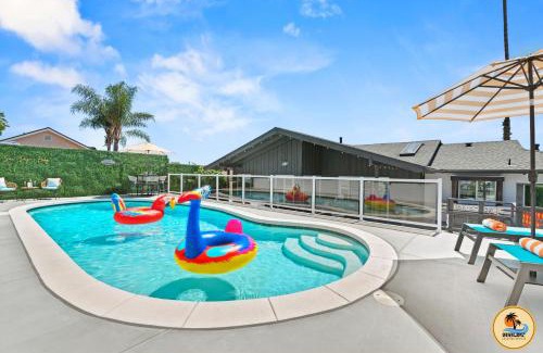 Del Cerro House | Huge 7BR Estate with Pool, Guest House and Game Room
