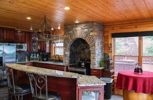 Dobson Cabin | Huge 8BR Mountaintop Mansion, with Majestic Views,Oversized deck in Mt.Airy, NC.