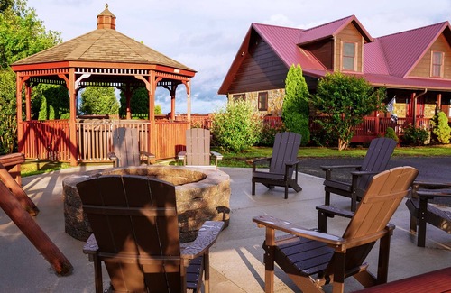 Dobson Cabin | Huge 8BR Mountaintop Mansion, with Majestic Views,Oversized deck in Mt.Airy, NC.