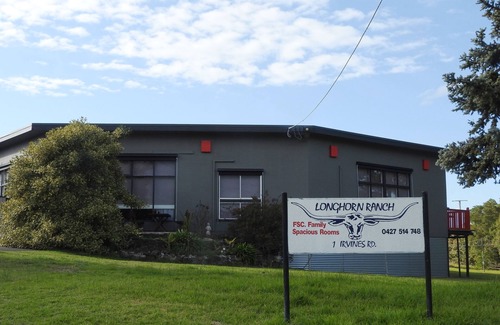 Orbost House | Huge accommodation! Unbelievable in size. Commercial. Family. workers, pets etc