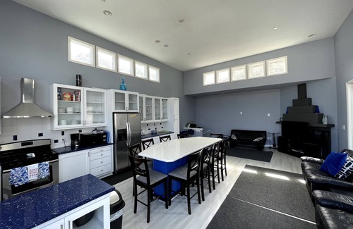 Pedro Point House | Huge and comfortable house with gorgeous view and just a walk to the beach.