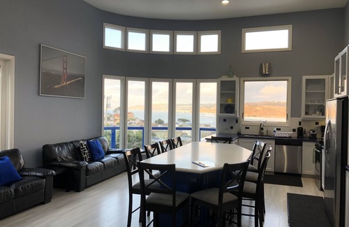 Pedro Point House | Huge and comfortable house with gorgeous view and just a walk to the beach.