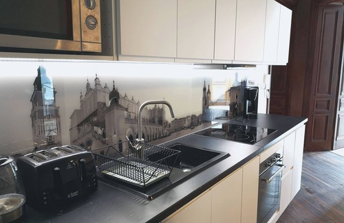 Stare Miasto Apartment | Huge and cosy 5 bedroom-apartment with living room and 3 bathrooms, City centre
