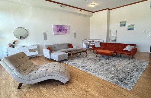 Fairfield Apartment | Huge apartment and rooftop patio. The best place in Fairfield to stay as a group