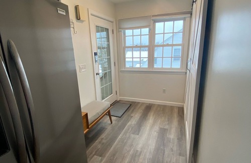 Bristol Apartment | Huge apartment in Bristol Beautiful Historical home with pool and playground