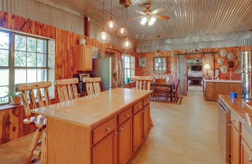 Dennard House | Huge Arkansas Vacation Rental on Working Ranch!