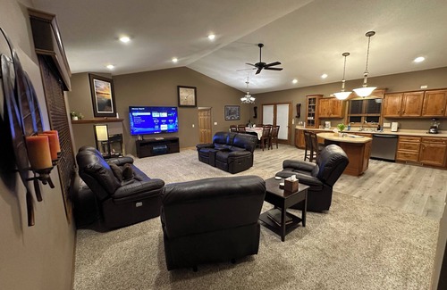 The Lakes Cabin | Huge Breathtaking Cabin on Shetek/Swim-Grill-Games