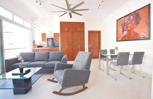 San Anton Apartment | Huge &Bright 1BR Apt all in ZC in walking distance