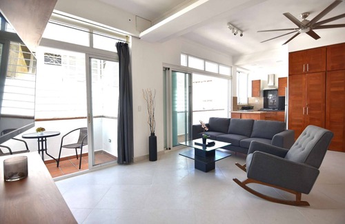 San Anton Apartment | Huge &Bright 1BR Apt all in ZC in walking distance