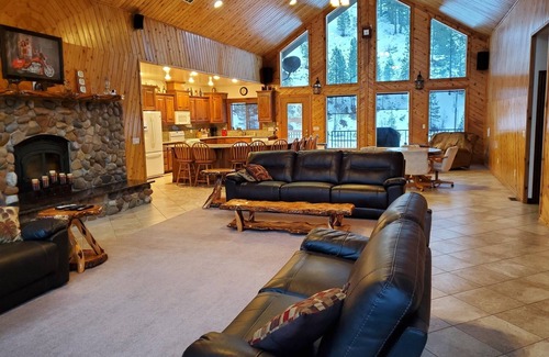 Mountain Home Cabin | Huge Cabin - Great for Families and Group