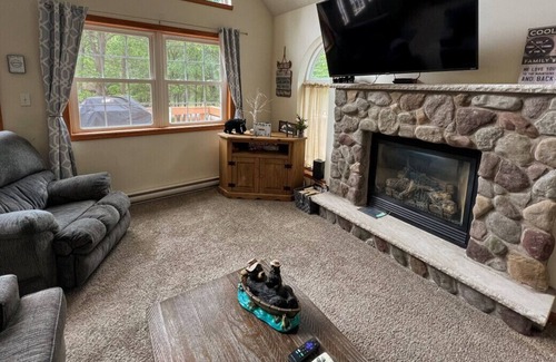 Briar Crest Woods Ski Chalet | HUGE Chalet - GameRoom, Firepit, Central Location