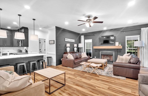 Mint Hill House | Huge Charlotte Farmhouse Villa 25 minutes from downtown!