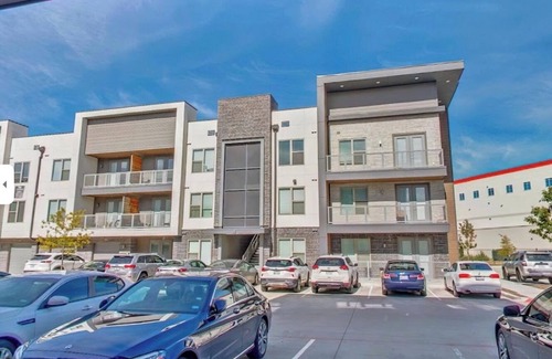 Fort Worth Apartment | Huge Charming 2-bedroom apartment in Fort Wroth, Balcony, pool & more!