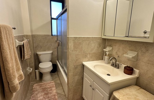 Washington Heights Apartment | HUGE Chic 1-bedroom apartment in fabulous New York with AC & WiFi