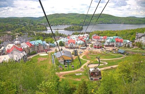Mont-Tremblant House | Huge condo in front of Tremblant ski resort