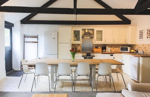 Newquay Cottage | Huge converted mill, dog-friendly w/hot tubs - sleeps 16