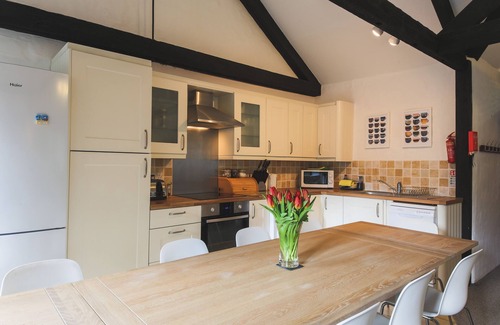 Newquay Cottage | Huge converted mill, dog-friendly w/hot tubs - sleeps 16