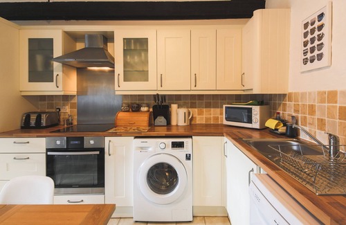 Newquay Cottage | Huge converted mill, dog-friendly w/hot tubs - sleeps 16