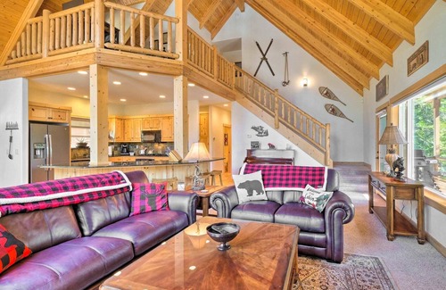 Arnold Cabin | Huge Cozy Cabin 3 Bed Rooms, loft, Game/bedroom, Spa
