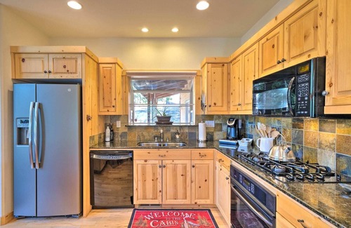 Arnold Cabin | Huge Cozy Cabin 3 Bed Rooms, loft, Game/bedroom, Spa