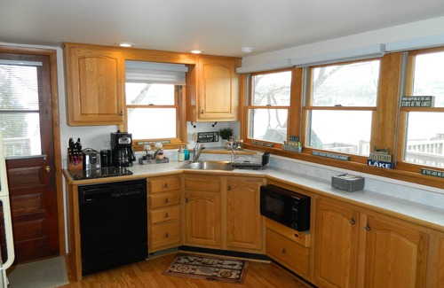 Valois Cottage | HUGE DECK! ENJOY the beauty and quaintness of this 3 bedroom and 2 bath cottage