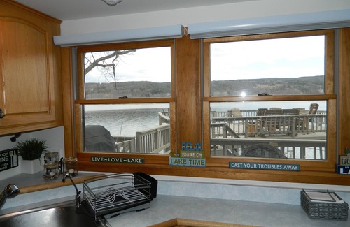 Valois Cottage | HUGE DECK! ENJOY the beauty and quaintness of this 3 bedroom and 2 bath cottage