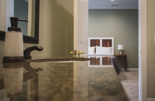 Paducah Bed & Breakfast | Huge double queen suite and bath in the luxurious Respite Bed and Breakfast!
